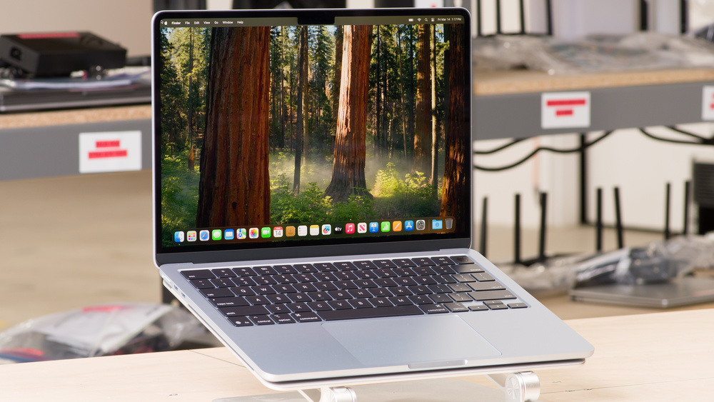 Apple MacBook Air 13 (M4, 2025)               Laptop Review